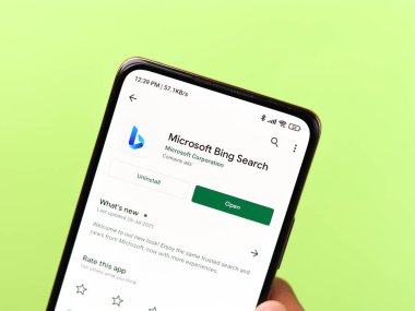 Batı Bangal, Hindistan - 11 Kasım 2021: Telefon ekranında Microsoft Bing logosu.
