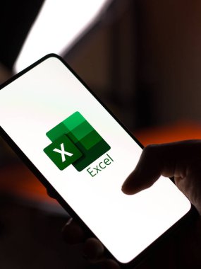 Assam, Hindistan - 6 Eylül 2020: Microsoft telefon ekranı görüntüsünde logodan üstündür.