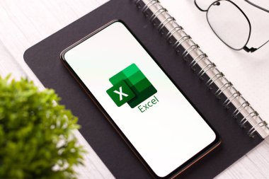 Assam, Hindistan - 6 Eylül 2020: Microsoft telefon ekranı görüntüsünde logodan üstündür.