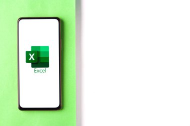 Assam, Hindistan - 6 Eylül 2020: Microsoft telefon ekranı görüntüsünde logodan üstündür.
