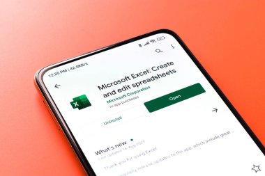 Assam, Hindistan - 6 Eylül 2020: Microsoft telefon ekranı görüntüsünde logodan üstündür.