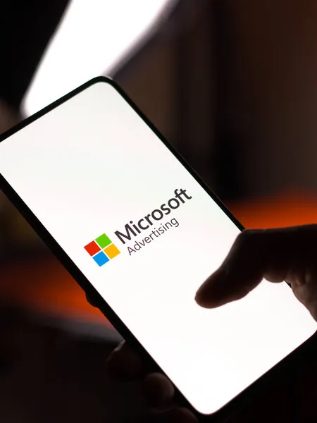 Batı Bangal Hindistan Kasım 2021 Microsoft Reklamcılık Logosu Telefon Ekranı — Stok fotoğraf