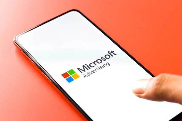 Batı Bangal Hindistan Kasım 2021 Microsoft Reklamcılık Logosu Telefon Ekranı — Stok fotoğraf