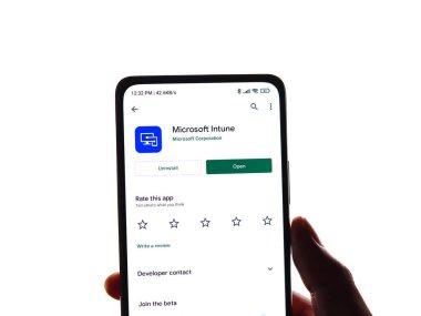 Batı Bangal, Hindistan - 11 Kasım 2021: Microsoft Intune logosu telefon ekranı görüntüsü.