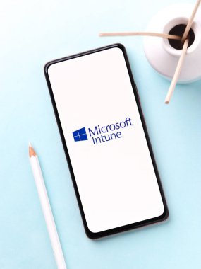 Batı Bangal, Hindistan - 11 Kasım 2021: Microsoft Intune logosu telefon ekranı görüntüsü.
