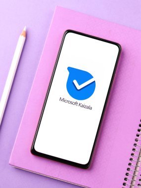 Assam, Hindistan - 10 Nisan 2021: Telefon ekranında Microsoft Kaizala logosu.