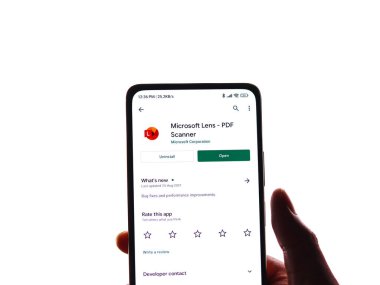 Batı Bangal, Hindistan - 11 Kasım 2021: Microsoft Lens telefon ekranı görüntüsü.