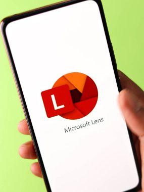 Batı Bangal, Hindistan - 11 Kasım 2021: Microsoft Lens telefon ekranı görüntüsü.