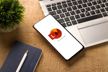 Batı Bangal, Hindistan - 11 Kasım 2021: Microsoft Lens telefon ekranı görüntüsü.
