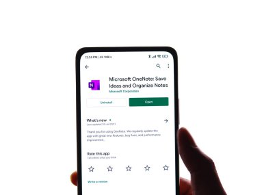Batı Bangal, Hindistan - 11 Kasım 2021: Telefon ekranında Microsoft OneNote logosu.