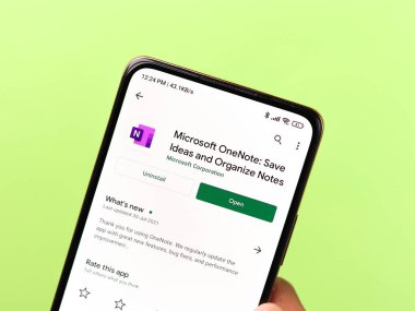 Batı Bangal, Hindistan - 11 Kasım 2021: Telefon ekranında Microsoft OneNote logosu.