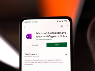 Batı Bangal, Hindistan - 11 Kasım 2021: Telefon ekranında Microsoft OneNote logosu.