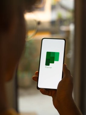 Batı Bangal, Hindistan - 11 Kasım 2021: Microsoft planlayıcı logosu telefon ekranı görüntüsünde.