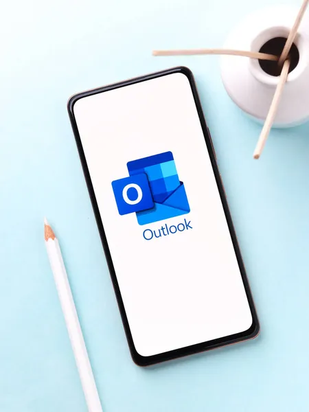 Assam India April 2021 Outlook Logotyp Telefonens Bildskärm — Stockfoto