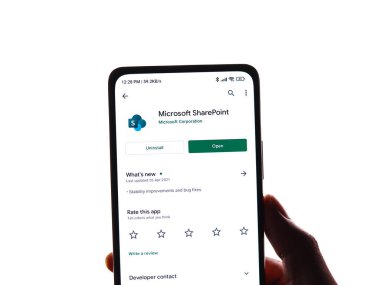 Batı Bangal, Hindistan - 11 Kasım 2021: Microsoft SharePoint logosu telefon ekranı görüntüsü.