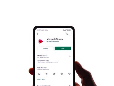 Batı Bangal, Hindistan - 11 Kasım 2021: Microsoft Stream logosu telefon ekranı görüntüsü.