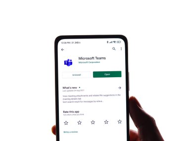 Batı Bangal, Hindistan - 11 Kasım 2021: Microsoft ekiplerinin logosu telefon ekranı görüntüsünde.