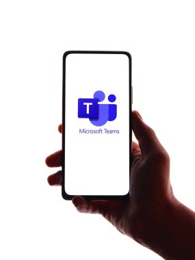 Batı Bangal, Hindistan - 11 Kasım 2021: Microsoft ekiplerinin logosu telefon ekranı görüntüsünde.