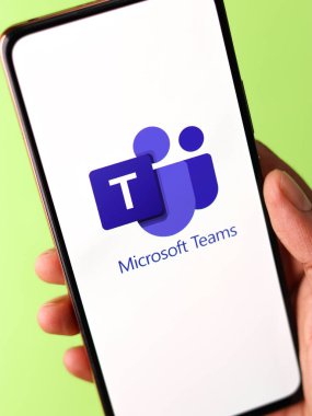 Batı Bangal, Hindistan - 11 Kasım 2021: Microsoft ekiplerinin logosu telefon ekranı görüntüsünde.