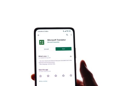 Batı Bangal, Hindistan - 11 Kasım 2021: Microsoft çevirmen logosu telefon ekranı resmi.