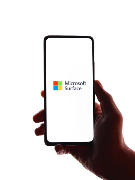 Batı Bangal Hindistan Kasım 2021 Microsoft Surface Logosu Telefon Ekranı — Stok fotoğraf