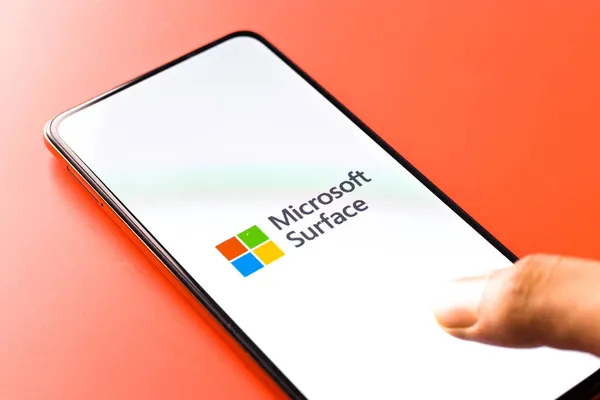 Batı Bangal Hindistan Kasım 2021 Microsoft Surface Logosu Telefon Ekranı — Stok fotoğraf