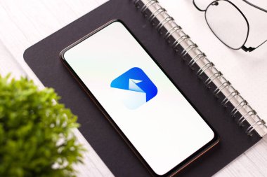 Batı Bangal, Hindistan - 11 Kasım 2021: Facebook Origami logosu telefon ekranı görüntüsü.