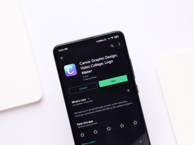 Assam, Hindistan - 22 Ağustos 2020: Telefon ekranında Canva logosu.
