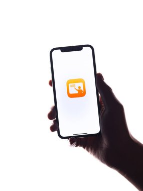 Assam, Hindistan - 30 Mart 2021: Telefon ekranında Apple Sınıfı logosu.
