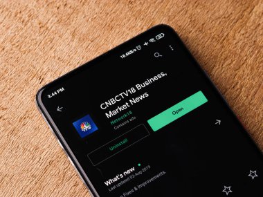 Assam, Hindistan - 29 Kasım 2020: Telefon ekranında CNBC logosu.