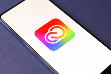 Assam, Hindistan - 20 Aralık 2020: Telefon ekranında Yaratıcı Bulut logosu.