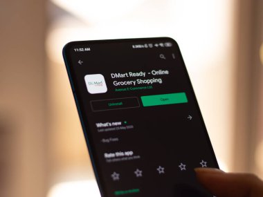 Assam, Hindistan - 09 Haziran 2020: Çevrimiçi bir market alışveriş uygulaması.