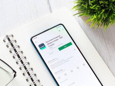 Assam, Hindistan - 10 Nisan 2021: Telefon ekranı görüntüsünde Belge Tarayıcı logosu.