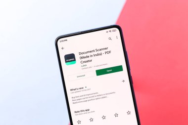 Assam, Hindistan - 10 Nisan 2021: Telefon ekranı görüntüsünde Belge Tarayıcı logosu.