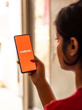 Assam, Hindistan - 19 Nisan 2021: Telefon ekranındaki logo.