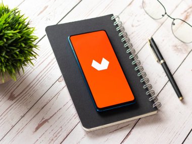 Assam, Hindistan - 19 Nisan 2021: Telefon ekranındaki logo.