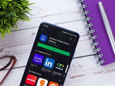 Assam, Hindistan - 20 Nisan 2020: Domino 's Pizza fast food zinciri.