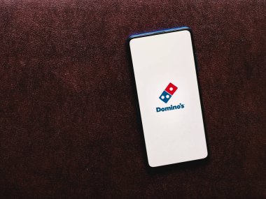 Assam, Hindistan - 20 Nisan 2020: Domino 's Pizza fast food zinciri.
