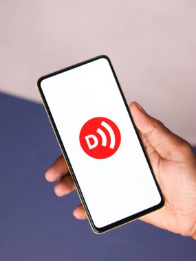 Assam, Hindistan - 15 Kasım 2020: Telefon ekranındaki logo.