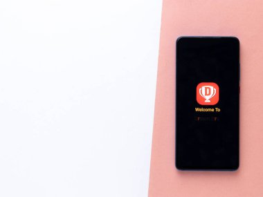 Assam, Hindistan - 13 Ağustos 2020: Dream11 telefon ekranında bir fantezi uygulaması logosu. 