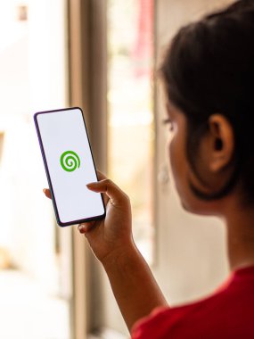 Assam, Hindistan - 19 Nisan 2021: Telefon ekranında rüya zamanı logosu.