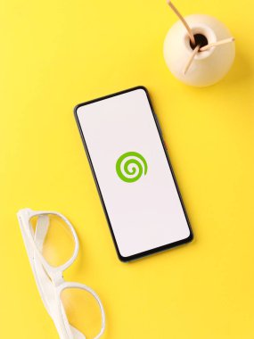 Assam, Hindistan - 19 Nisan 2021: Telefon ekranında rüya zamanı logosu.