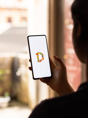 Assam, Hindistan - 12 Eylül 2020: Dubsmago telefon ekranı görüntüsü.