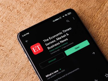 Assam, Hindistan - 29 Kasım 2020: Telefon ekranında The Economic Times logosu.