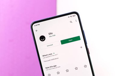 Assam, Hindistan - 10 Nisan 2021: Telefon ekranındaki logo.