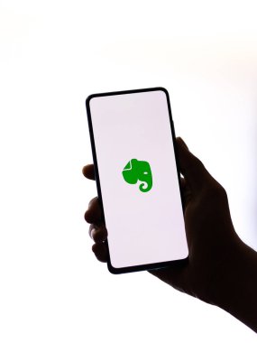 Assam, Hindistan - 6 Eylül 2020: Telefon ekranındaki logo.