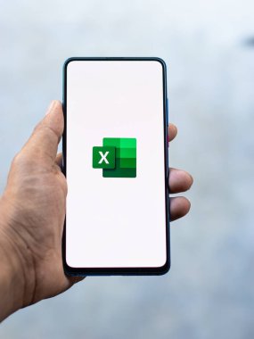 Assam, Hindistan - 6 Eylül 2020: Microsoft telefon ekranı görüntüsünde logodan üstündür.
