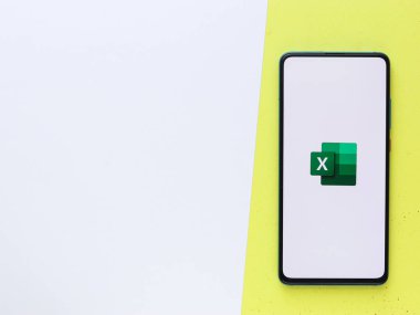 Assam, Hindistan - 6 Eylül 2020: Microsoft telefon ekranı görüntüsünde logodan üstündür.