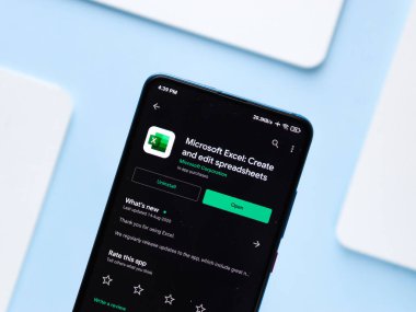 Assam, Hindistan - 6 Eylül 2020: Microsoft telefon ekranı görüntüsünde logodan üstündür.