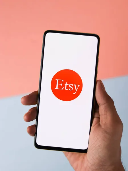 アッサム インド 2020年9月18日 携帯電話の画面上のストック画像上のEtsyロゴ — ストック写真